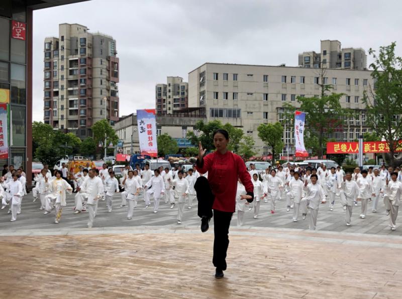 上海市社區(qū)<a href=http://m.wwwyw99966.com target=_blank class=infotextkey>健身</a>俱樂(lè)部 上海市社區(qū)<a href=http://m.wwwyw99966.com target=_blank class=infotextkey>健身</a>俱樂(lè)部