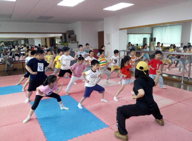 上海市社區(qū)<a href=http://m.wwwyw99966.com target=_blank class=infotextkey>健身</a>俱樂(lè)部