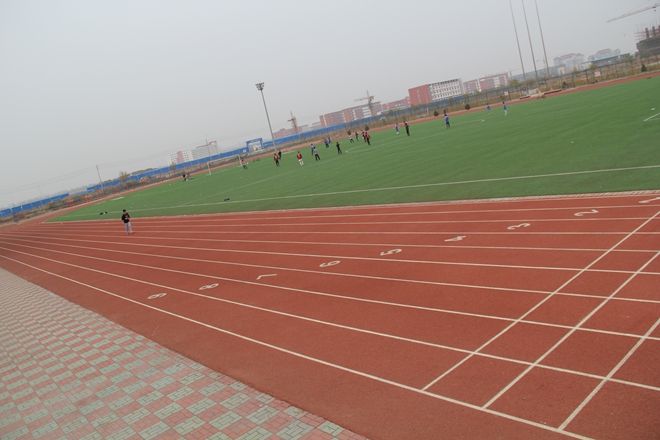 北京交通大學(xué)黃驊分校4*4<a href=http://m.wwwyw99966.com target=_blank class=infotextkey>塑膠跑道</a>工程實(shí)例