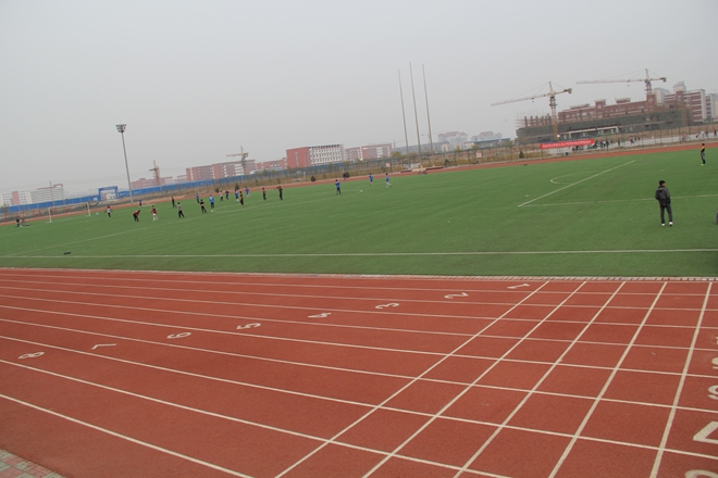 北京交通大學(xué)黃驊分校4*4<a href=http://m.wwwyw99966.com target=_blank class=infotextkey>塑膠跑道</a>工程實(shí)例