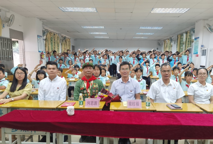 師生合影留戀.jpg