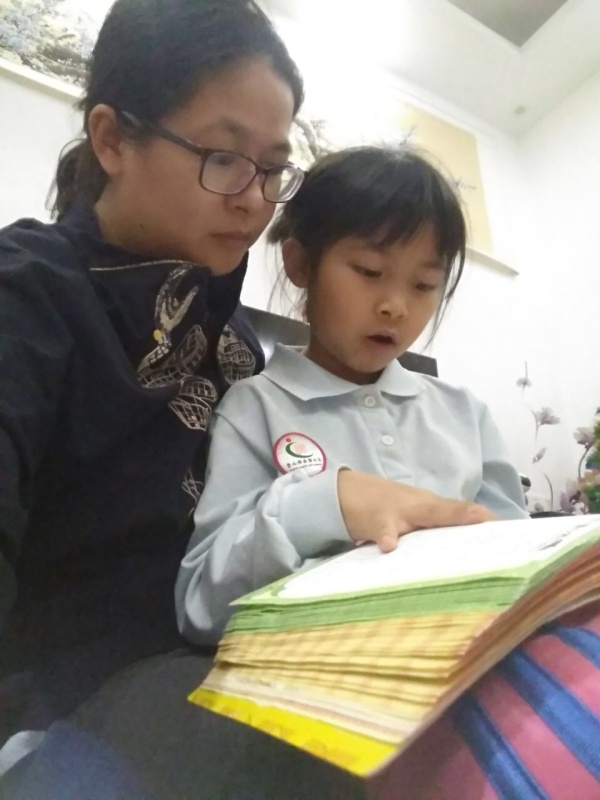 港口鎮(zhèn)西街小學(xué)2020年4月20日~4月29日開展世界讀書日活動(dòng)(家長(zhǎng)和學(xué)生共同閱讀).jpg