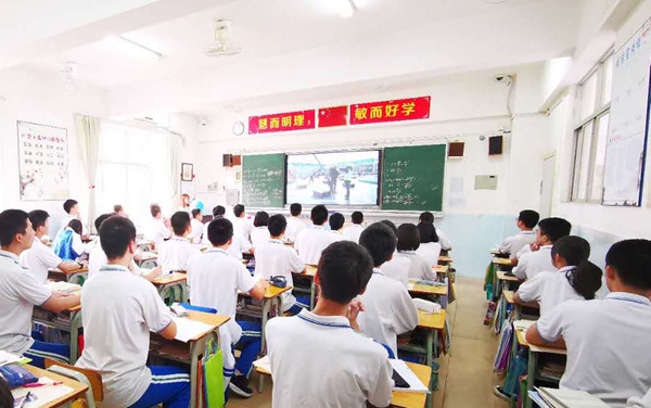 洪子淳.jpg