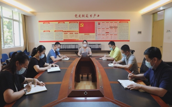 唐校長召開疫情小組會(huì)議,布置相關(guān)工作