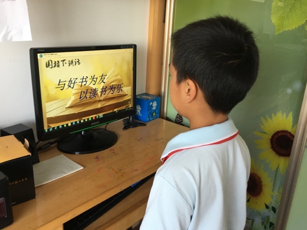 港口鎮(zhèn)西街小學(xué)2020年4月20日利用國(guó)旗下講話開啟世界讀書日活動(dòng).jpg