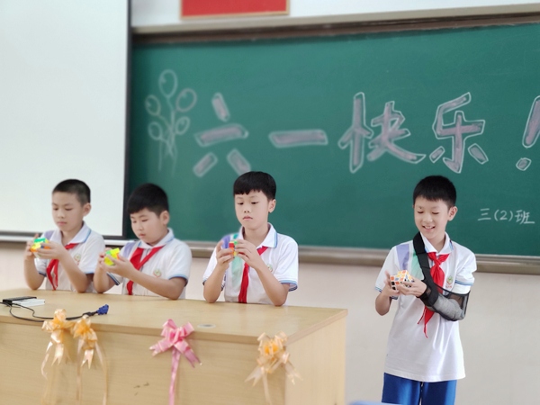 19圖十九:玩轉魔方.jpg