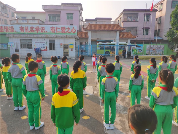 國旗下講話1.jpg