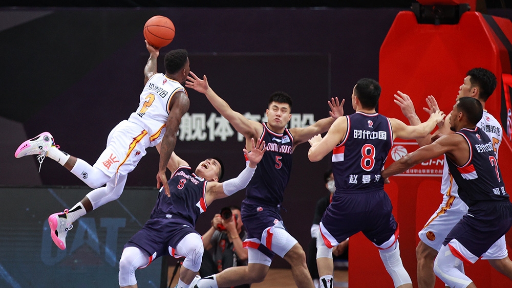 【CBA】兩分險勝山西，廣州隊(duì)獲首勝