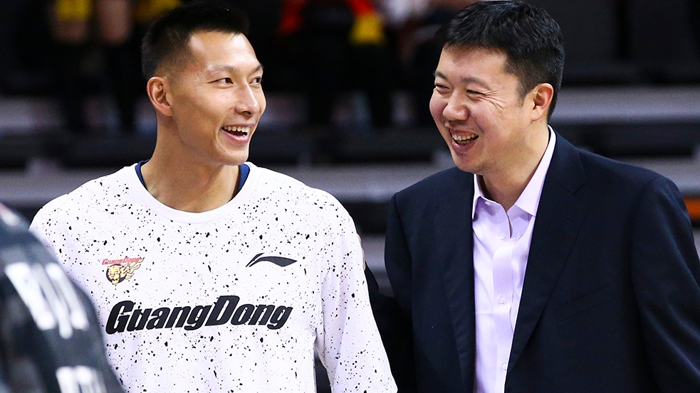【NBA】獨(dú)行俠有情義！大郅阿聯(lián)名字將刻上主場地板