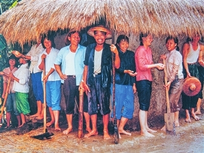 “把生命獻(xiàn)給藝術(shù)，把藝術(shù)獻(xiàn)給人民”