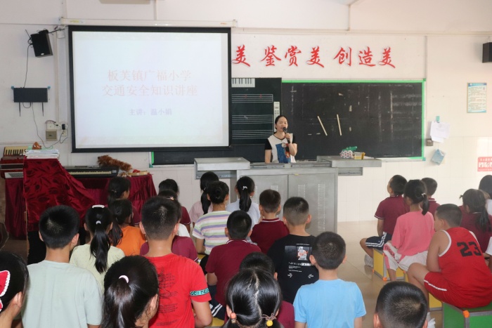 高高興興上學(xué) 平平安安回家 高高興興上學(xué) 平平安安回家