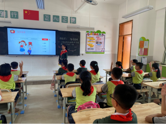 鴉崗小學(xué)紅領(lǐng)巾燈塔志愿宣講輕騎兵“下沉中隊”宣講活動通訊稿(好)618.png