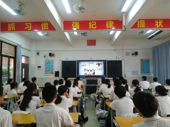 百年華誕心向黨 遠(yuǎn)離邪教享安康 百年華誕心向黨 遠(yuǎn)離邪教享安康