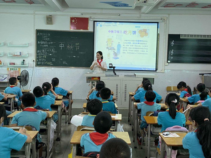 民眾中心小學(xué)開展“中秋節(jié)傳統(tǒng)文化教育”主題班隊課 民眾中心小學(xué)開展“中秋節(jié)傳統(tǒng)文化教育”主題班隊課