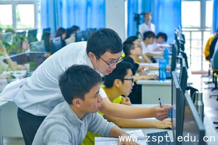 3 殷勤老師講授《電梯零部件設(shè)計(jì)》.jpg