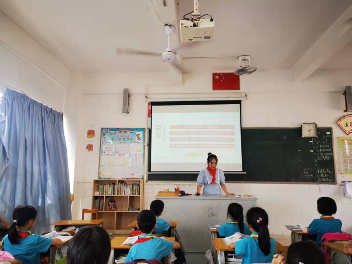 三民學(xué)校舉行“請黨放心，強國有我”主題班會