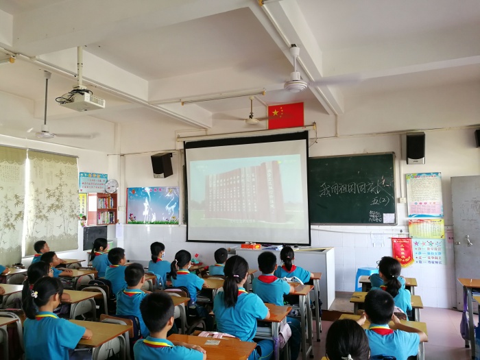 “我與祖國共成長”主題班會 “我與祖國共成長”主題班會