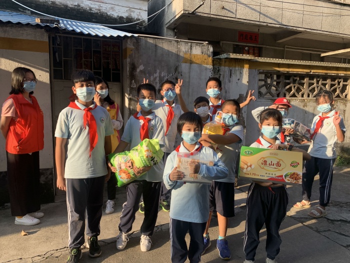 大涌南文小學(xué)舉行“我們的節(jié)日——重陽節(jié)”系列活動 大涌南文小學(xué)舉行“我們的節(jié)日——重陽節(jié)”系列活動