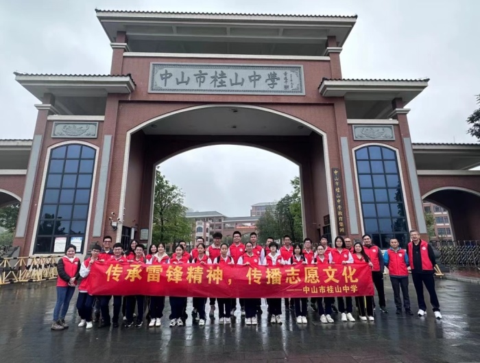 敬老養(yǎng)美德，鄉(xiāng)情滿人間