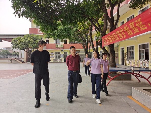 中山市教體局德育科領(lǐng)導(dǎo)到安樂小學指導(dǎo)工作 中山市教體局德育科領(lǐng)導(dǎo)到安樂小學指導(dǎo)工作