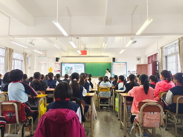 擁抱青春，笑對花季