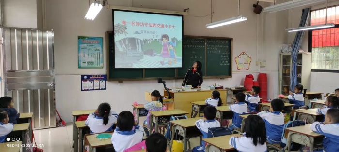 做一名知法守法的交通小衛(wèi)士 做一名知法守法的交通小衛(wèi)士