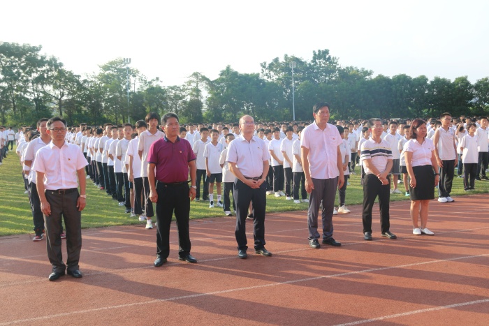 蔡鎮(zhèn)長、霍主任參加教師節(jié)活動.JPG