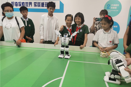 開啟科技體驗之旅！新鰲嶺社區(qū)青少年科普實踐教育基地揭牌