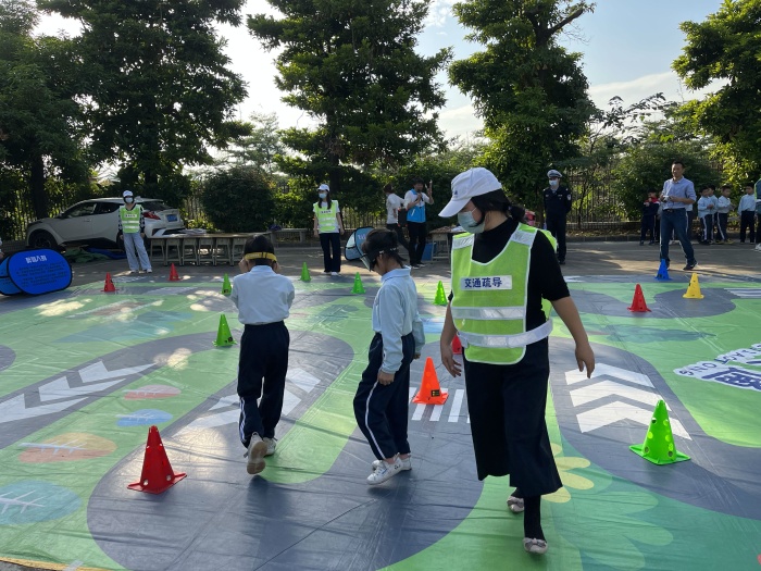 西街小學(xué)舉行交通安全互動體驗教育活動