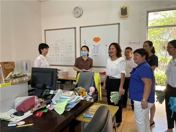 翠亨小學:南朗街道黨工委歐嘉喜委員到翠亨小學進行教師節(jié)慰問 翠亨小學:南朗街道黨工委歐嘉喜委員到翠亨小學進行教師節(jié)慰問
