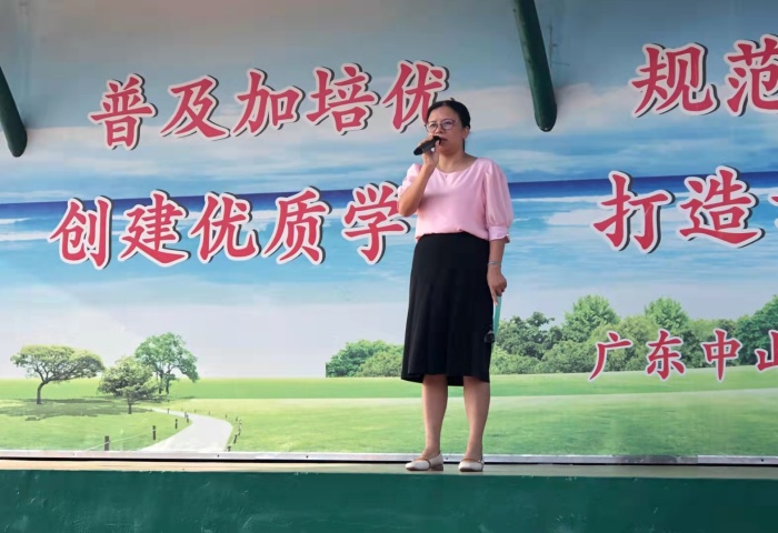 向國旗敬禮 為祖國自豪 向國旗敬禮 為祖國自豪