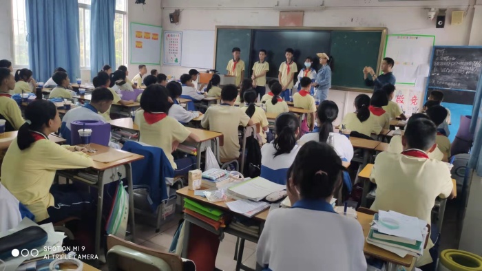 阜沙中學(xué)市級(jí)課題組開展愛國(guó)主題德育拓展實(shí)踐活動(dòng)