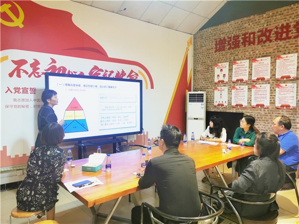 學(xué)創(chuàng)崗經(jīng)驗(yàn) 展巾幗風(fēng)采 學(xué)創(chuàng)崗經(jīng)驗(yàn) 展巾幗風(fēng)采