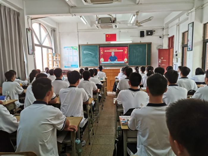 沙溪理工舉行中秋國(guó)慶假前紀(jì)律安全法制教育大會(huì) 沙溪理工舉行中秋國(guó)慶假前紀(jì)律安全法制教育大會(huì)
