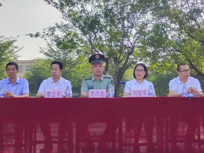 學(xué)軍人風(fēng)采，強(qiáng)國(guó)防意識(shí)