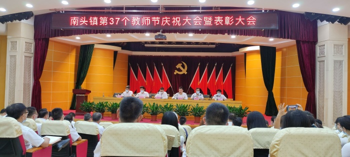 引路在腳下，追夢(mèng)向前方