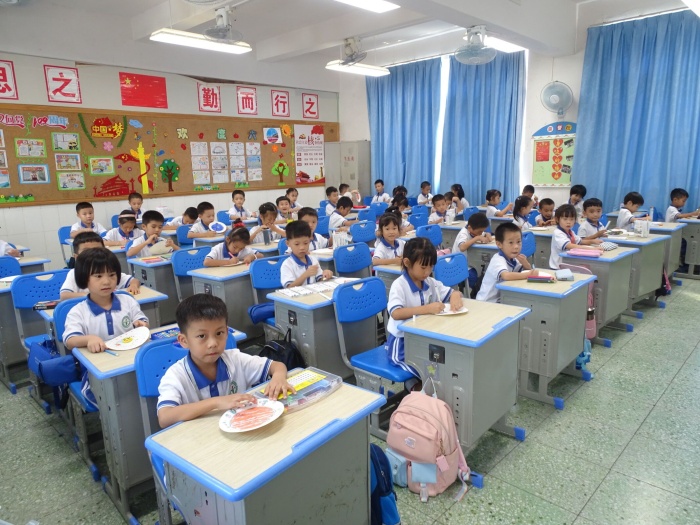 開發(fā)區(qū)第二小學(xué)舉行“行文明事 做文明人 ” 慶中秋系列活動(dòng) 開發(fā)區(qū)第二小學(xué)舉行“行文明事 做文明人 ” 慶中秋系列活動(dòng)