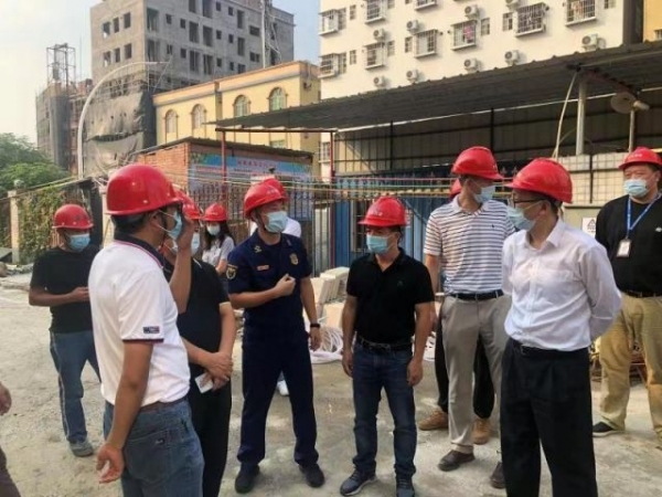 南頭鎮(zhèn)黨政主要領(lǐng)導(dǎo)帶隊開展國慶節(jié)前消防安全檢查 南頭鎮(zhèn)黨政主要領(lǐng)導(dǎo)帶隊開展國慶節(jié)前消防安全檢查