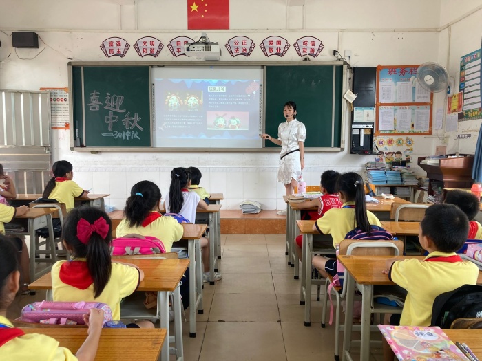 手工創(chuàng)意燈籠 點(diǎn)亮傳統(tǒng)中秋 手工創(chuàng)意燈籠 點(diǎn)亮傳統(tǒng)中秋