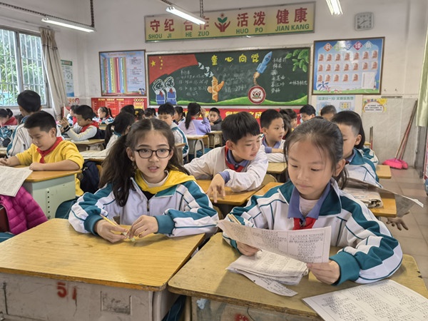 品中華詩詞，傳文化經(jīng)典