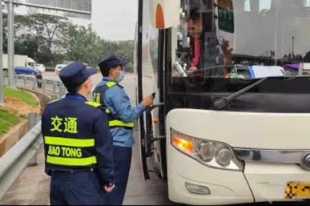 不按規(guī)定站點(diǎn)上下客，一客運(yùn)車輛在坦洲受到處罰