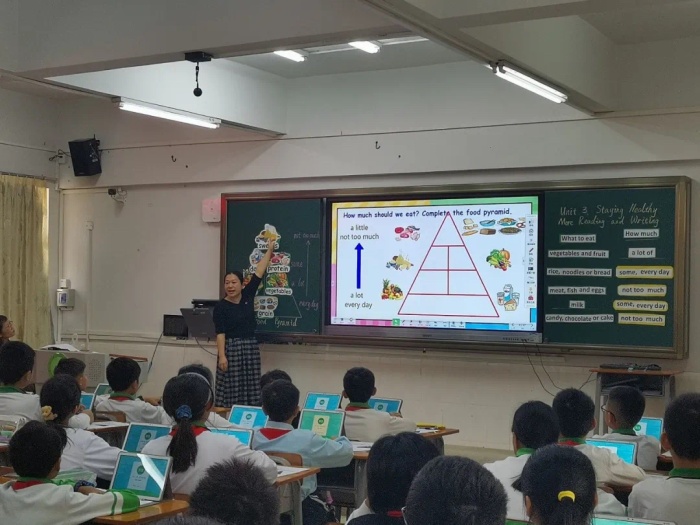 信息技術(shù)助課堂，專家引領(lǐng)促提升