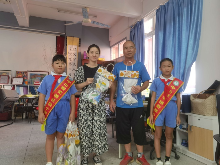 新聯(lián)小學(xué)組織開展慶祝教師節(jié)系列活動(dòng) 新聯(lián)小學(xué)組織開展慶祝教師節(jié)系列活動(dòng)