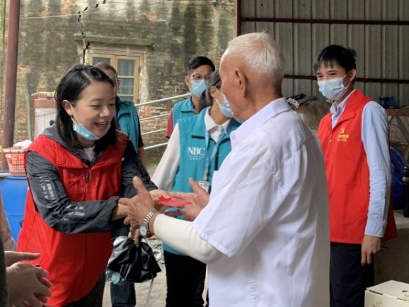 濃濃敬老情，三角鎮(zhèn)結(jié)民村開展重陽節(jié)慰問活動