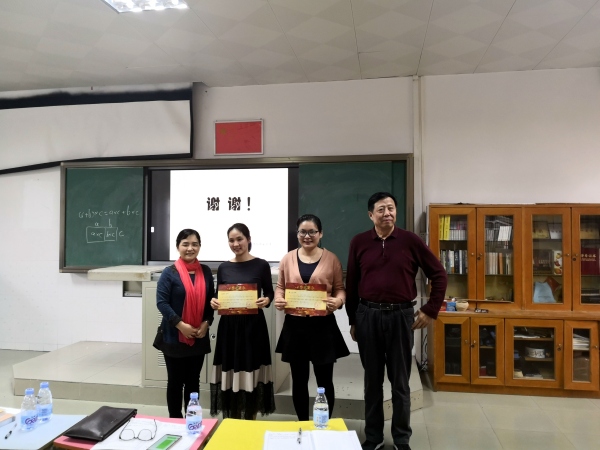 與專家合影留念