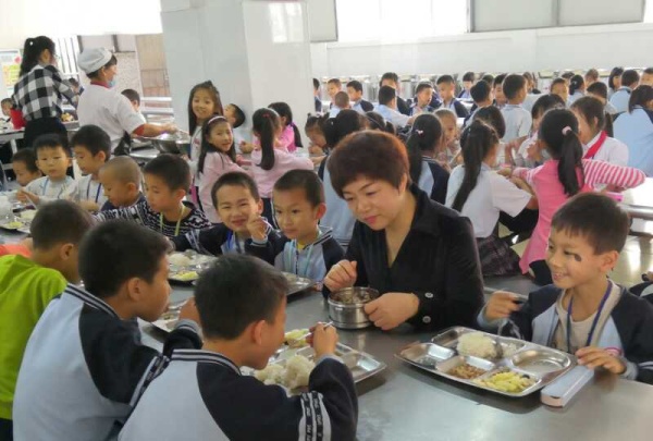 鄒麗副校長與學生共進餐