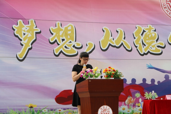 5-家長張玉華講話.JPG