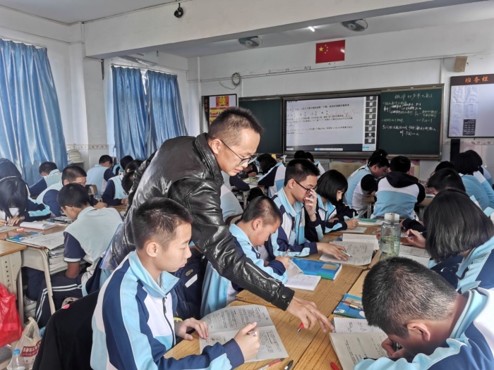 向和林教學(xué)課堂.jpg