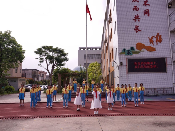 雛鷹合唱.jpg