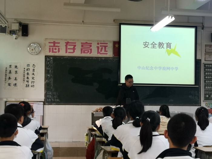 初一1班1.jpg